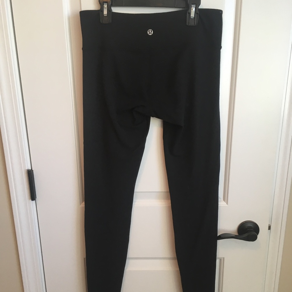 Lululemon black full length yoga pants leggings 6